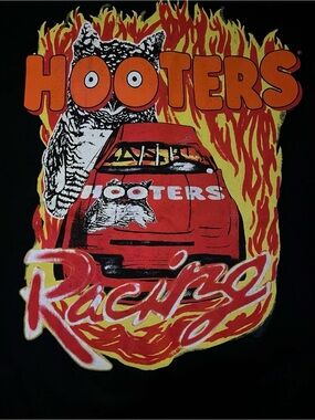 13H NWOT BLACK HOOTERS RACING TSHIRT TOP- MENS SMALL Tee #1